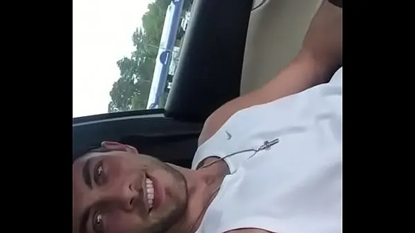 观看Blond Gostosão jacking off in the car - Gayrotos能源电影