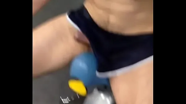 Regarder J'ai eu la pisse sous la douche en faisant du sport dans un gymnase public films sur l'énergie