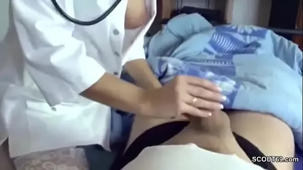 Nézzen Nurse jerks off her patientenergiás filmeket