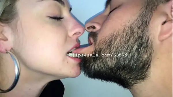 Посмотрите Friday and Kat Kissing Video 2энергетические фильмы