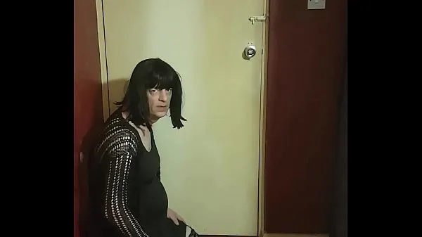 Sledujte crossdressing sissy mark wright fucked by his masked girlfriend with a strap-on dildo energetických filmů