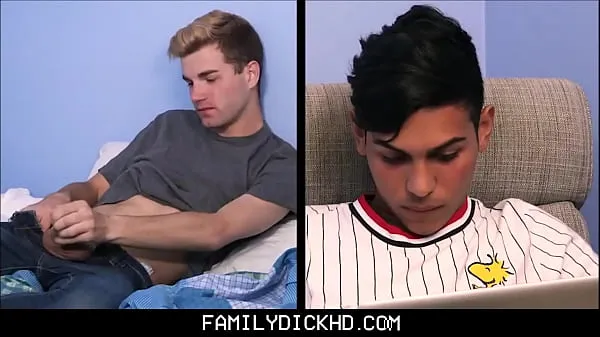 Assista a Bear Step Dad entra em seu Twink Step filho fodendo um Twink Latino estudante de intercâmbio estrangeiro e se junta - Kristofer Weston, Ariano filmes sobre energia