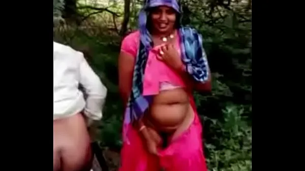 Regarder Couple indien desi avoir des relations sexuelles en plein air. Pados wali aunty ki chudai. A regarder films sur l'énergie