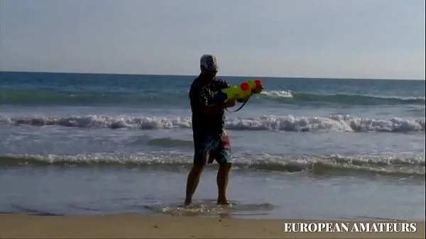 Sehen Sie sich Meine Freundin am Strand mit dem Schwanz des Rettungsschwimmers im ArschEnergiefilme an