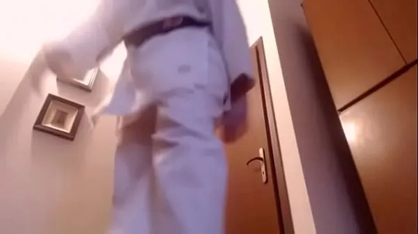 观看我是你的空手道老师，我想像小虫子一样统治你能源电影