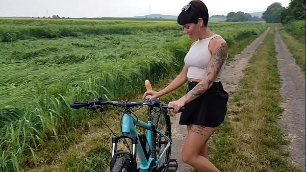 Das gab es noch nie! Fahrrad von notgeile Milf m enerji Filmleri izleyin