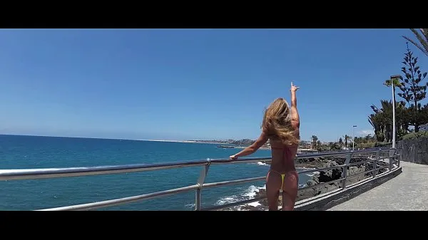 شاهد TRAVEL SHOW ASS DRIVER - Walk along the beaches of Gran Canaria with Sasha Bikeeva in a micro-bikini. From San Agustin to Maspalomas أفلام الطاقة