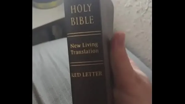 Nézzen Jerking Off and Cum on Bible (Cum on Bible Challengeenergiás filmeket