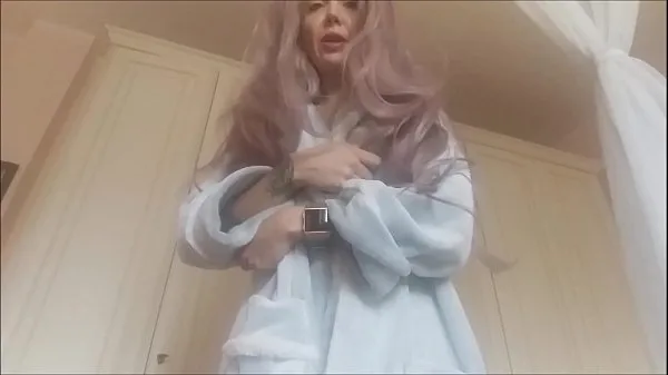 观看我看到你了！你穿着微比基尼时偷看了你的妈妈。你的惩罚会很臭能源电影