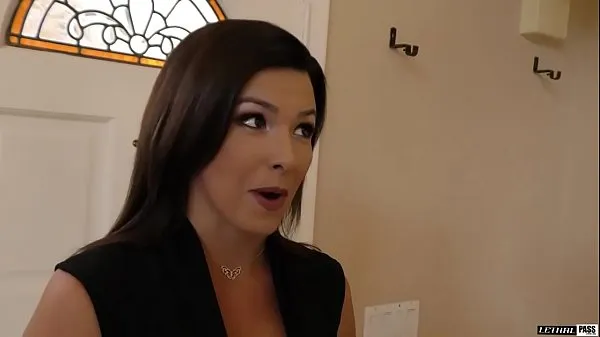 Regarder La brune MILF Danica Dillon se fait exploser le dos par une grosse bite de blanc films sur l'énergie