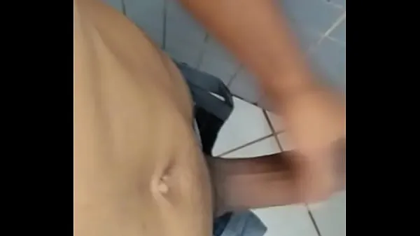 Oglądaj filmy o energii young man masturbating