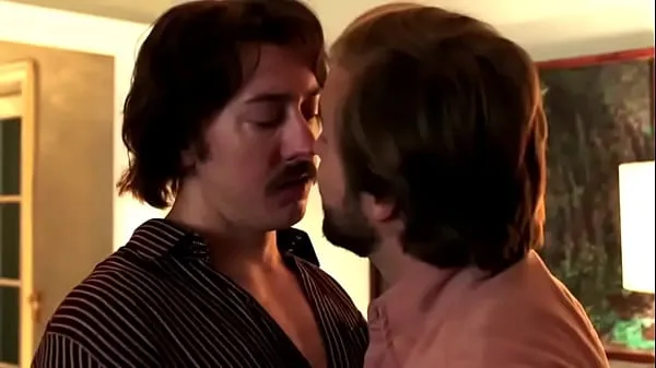 Assista a Chris Coy and Michael Stahl-David gay kiss scene from TV show The Deuce filmes sobre energia