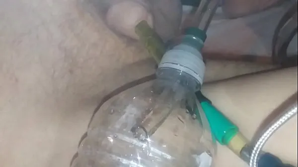 Xem Pissing In A Bottle Closeup Through A Hose phim năng lượng