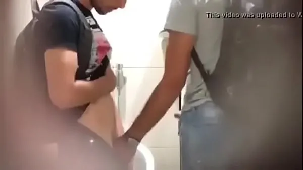 观看Blowjob in public bathroom能源电影