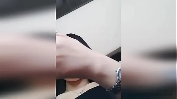 AMATEUR) Cute Asian teen babe performs blowjob in a car