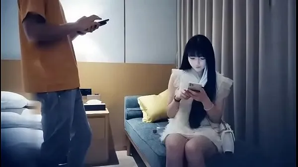 中国外围女暗拍直播-极品长相甜美萌妹子，脱光光沙发吸奶扣逼再到床上，翘屁股69舔弄后入猛操呻吟 enerji Filmleri izleyin
