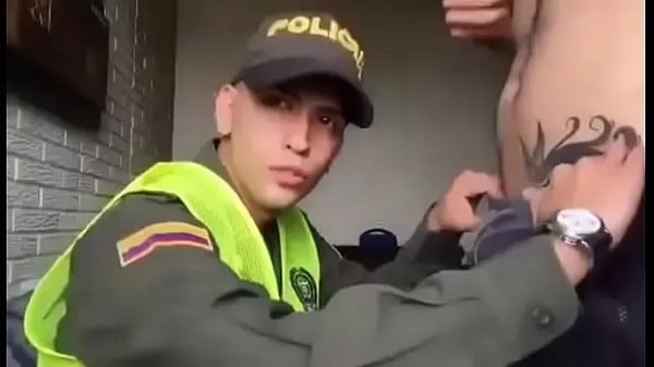 Se Colombian cop sucking cock energifilm