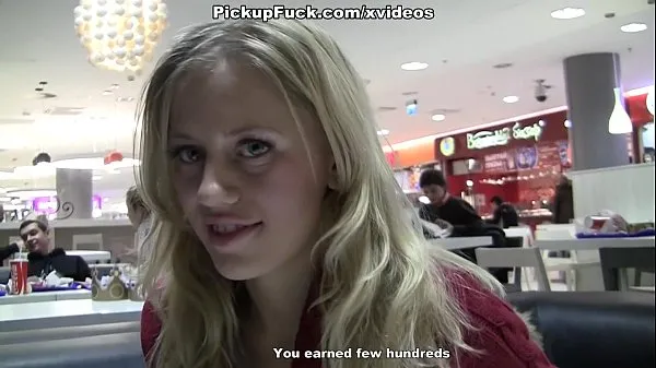 Sehen Sie sich Zwei blonde Schwanzlutschen in einer McDonald's ToiletteEnergiefilme an