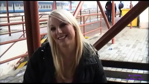 Regarder Une jeune blonde en échange d'argent se fait toucher et enculer dans un passage souterrain films sur l'énergie