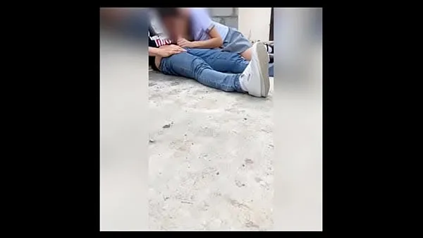 Oglejte si Quickie Blow job and Public Sex! Mexican Student Fucking in the Construction! Real Amateur Sex energijske filme