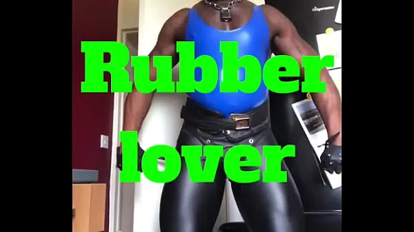 Sledujte Black Muscle Rubber Lover energetických filmů