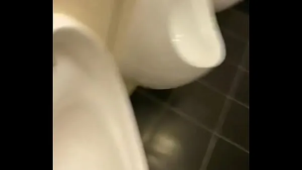 Wanking in Hotel public toilet with cumshot ऊर्जा फिल्में देखें