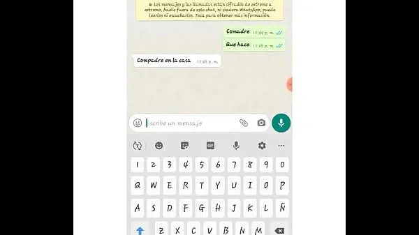 Regarder WhatsApp avec ma comadre pendant que son mari n'est pas à la maison .. elle me montre son petit cul films sur l'énergie