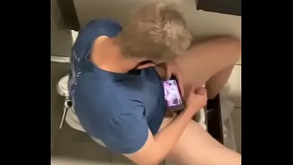 观看Hot blonde spotting jacking off能源电影