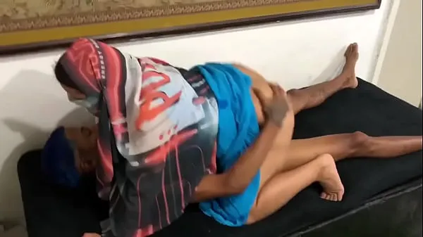 Regarder Vacances en Inde, j'ai appris comment fonctionne le massage des doigts. Partie de bout à bout. Desi films sur l'énergie