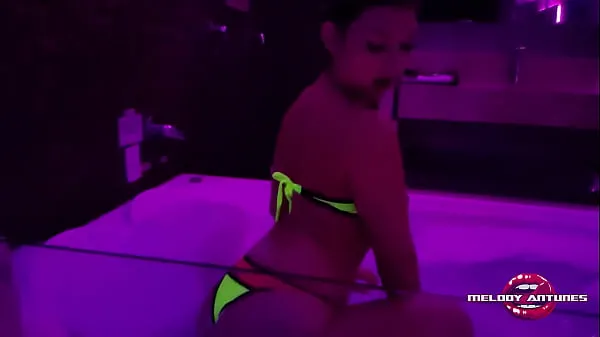 壮大な女優MelodyAntunesは、才能のある友人からモーテルへの素敵な招待状を受け取りました。そこで小さなベルベットの口が素晴らしいフェラをし、hidro内でXvideosの最高のザーメンを獲得しました！チェックアウトエネルギー映画を見る
