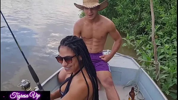 Tigresa Vip Sai para pescar com amiga e os guias de Pesca acabam fodendo as duas bem gostoso na beira do rio e recebe muita porra - Miia Thalia - Destroyer Vip enerji Filmleri izleyin