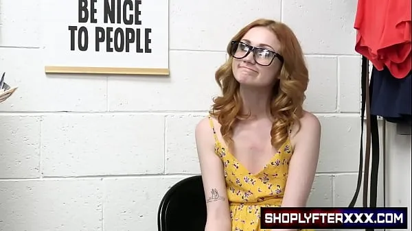 ShoplyfterXXX.com-スカーレットは犯罪を否定しようとしますが、警官のラスティネイルズは彼女のバックパックを検索し、盗まれたアイテムを見つけて、彼女にストリップ検索と空洞検索を行うように指示します。エネルギー映画を見る