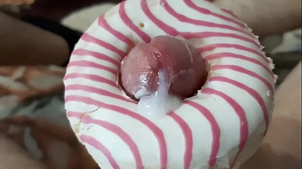 观看European guy pulls a donut on his big dick and fucks it能源电影