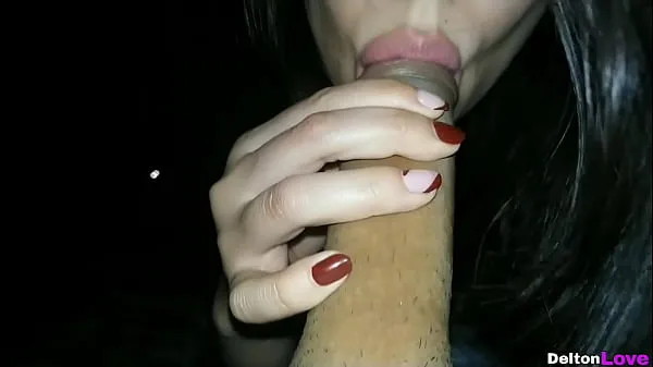观看我的嫂子在我女朋友不在的时候去我的房间，她吮吸我直到我在她丰满的嘴里射精能源电影