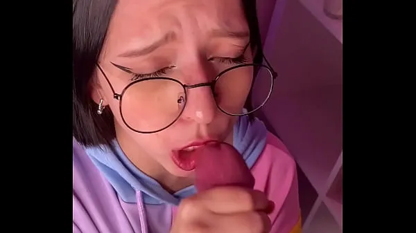 Katso Nerd Girl In Glasses Suck My Dick After Classes energiaelokuvia