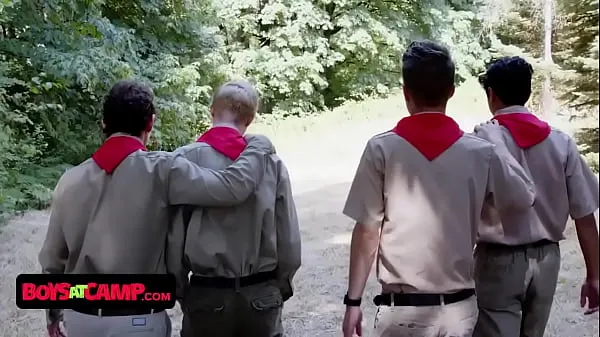 Regarder Boys At Camp - Des garçons scouts sexy font plaisir à leur maître scout à l'extérieur films sur l'énergie