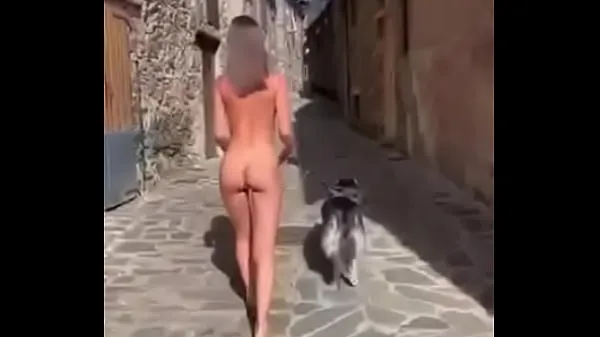 Se Naked walk through my town energifilmer