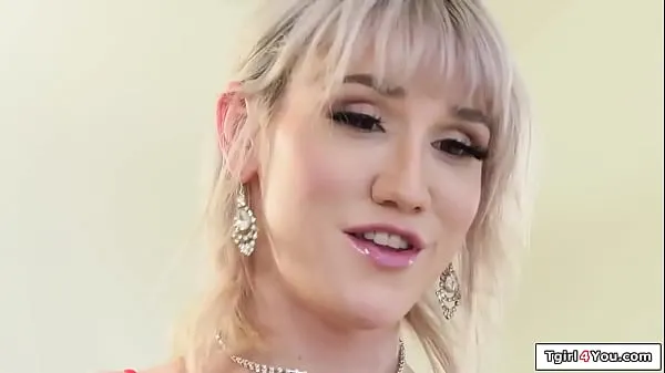 Guarda La trans tatuata Lena Moon si fa scopare in culofilm sull'energia