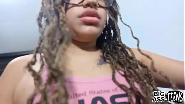 我的繼兄弟知道如何說服我把我的屁股給他，讓他用他的硬公雞在我的屁股上打開我的陰戶エネルギー映画を見る