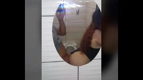 观看公共性我刚在学校聚会上遇到她，最后在浴室里操她能源电影