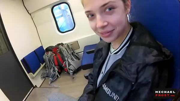 Guarda Vero pompino pubblico sul treno | POV Oral CreamPie di MihaNika69 e MichaelFrostfilm sull'energia