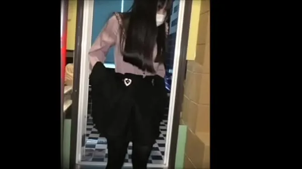 Tonton カフェのバイトリーダーと浮◯してる時に彼氏から電話きて、バイトリーダーに乳首舐められてしまい思わず喘ぎ声を出してしまって彼氏に浮◯中だと勘付かれないように必死にごまかす21歳女子◯生 Film energi