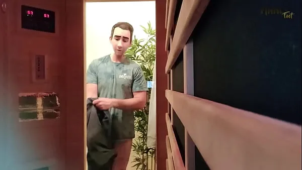 观看当你是一个封闭的 GAY 继父时，有时在健身房或桑拿浴室会让人感到性挫败 - 想要有人吸吮我汗湿的热脚趾并舔我多汁的皱纹鞋底能源电影