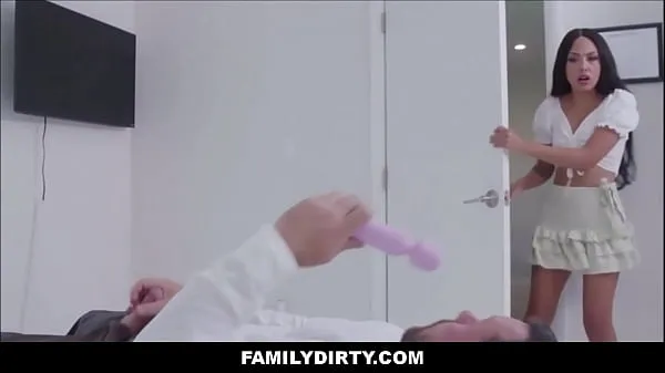 Tonton FamilyDirty - Cute Tiny Latina Teen Stepdaughter Sex With Stepdad After Finding Him Jerking To Her Toy Film energi