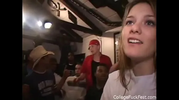 Raging Frat House Party with College Fuck Festエネルギー映画を見る