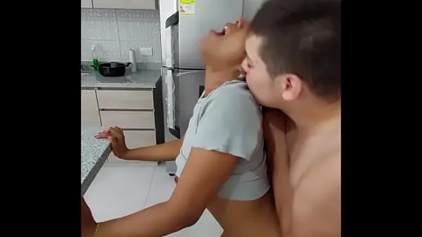 Trio Interracial en La Cocina Con Mi Vecina & Mi Novia - MEDELLIN COLOMBIA enerji Filmleri izleyin