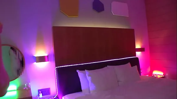 Guarda Doppio pompino immediato in macchina] Solo le belle donne possono vincere! ! L'arrivo della più bella influencer Hinakosu! ! 2 pezzi Ascension W con il cazzo in entrambe le mani! Massaggio Kamijiri e schizzi! Indossare costumi osceni e fare sesso con crefilm sull'energia