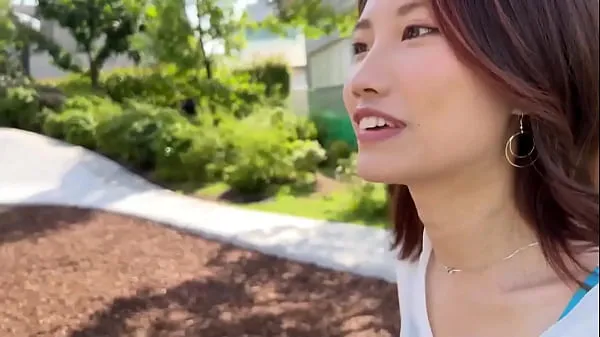 观看part1 Chiyu有一个苗条的身体。 洗完澡后，她神清气爽地回来，与她接吻并开始做爱。 她有一张色情的脸，你不会想到她平时的亮度能源电影