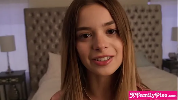 Sehen Sie sich Die kleine Stiefschwester Molly Little wurde beim Schnüffeln im Zimmer ihrer Stiefeltern erwischtEnergiefilme an