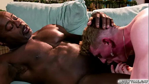 Tonton Filem tenaga Max has looked up to and admired Aaron for a long time, and that admiration and respect has turned into an attraction .He wants a mature and lover